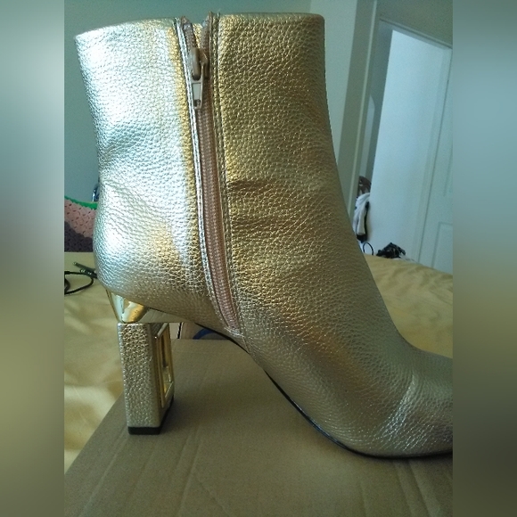 BNWOT GOLD HEELED BADASS BOOTS Ladies BY KATIE PERRY AMAZING HEEL SZ. 9.5 🔥🔥🔥 - Picture 4 of 9